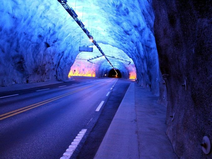 Самые опасные, красивые и невероятные туннели в мире. Вы только посмотрите на это!